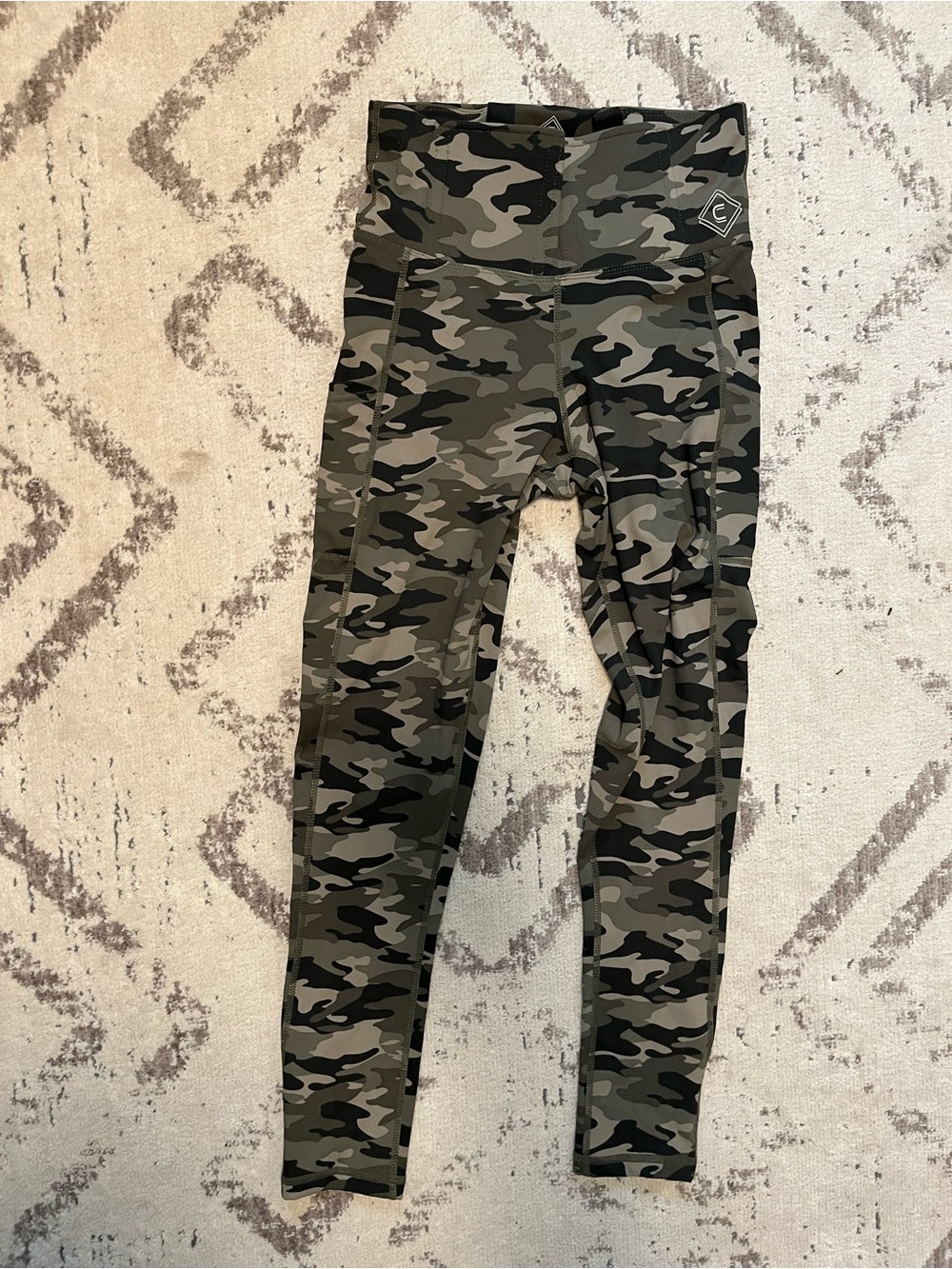 Concealed Casual camo leggings size small